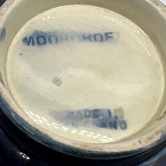 Moorcroft Cobalt blue with pink orchid pattern small Pottery dish - Picture 6 of 7